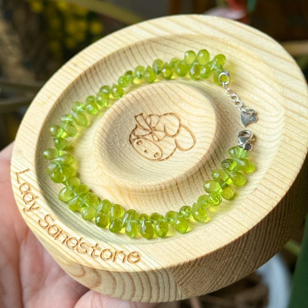 Peridot Faceted Teardop Beads Bracelet with S925 lock - Image 3